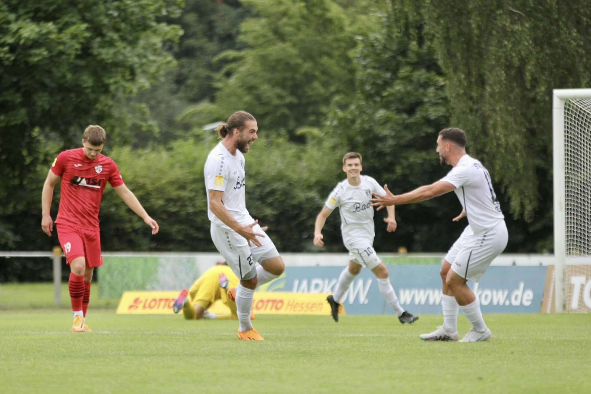 LOTTO Hessenliga: Eintracht ballert Baunatal aus dem Herrenwald !