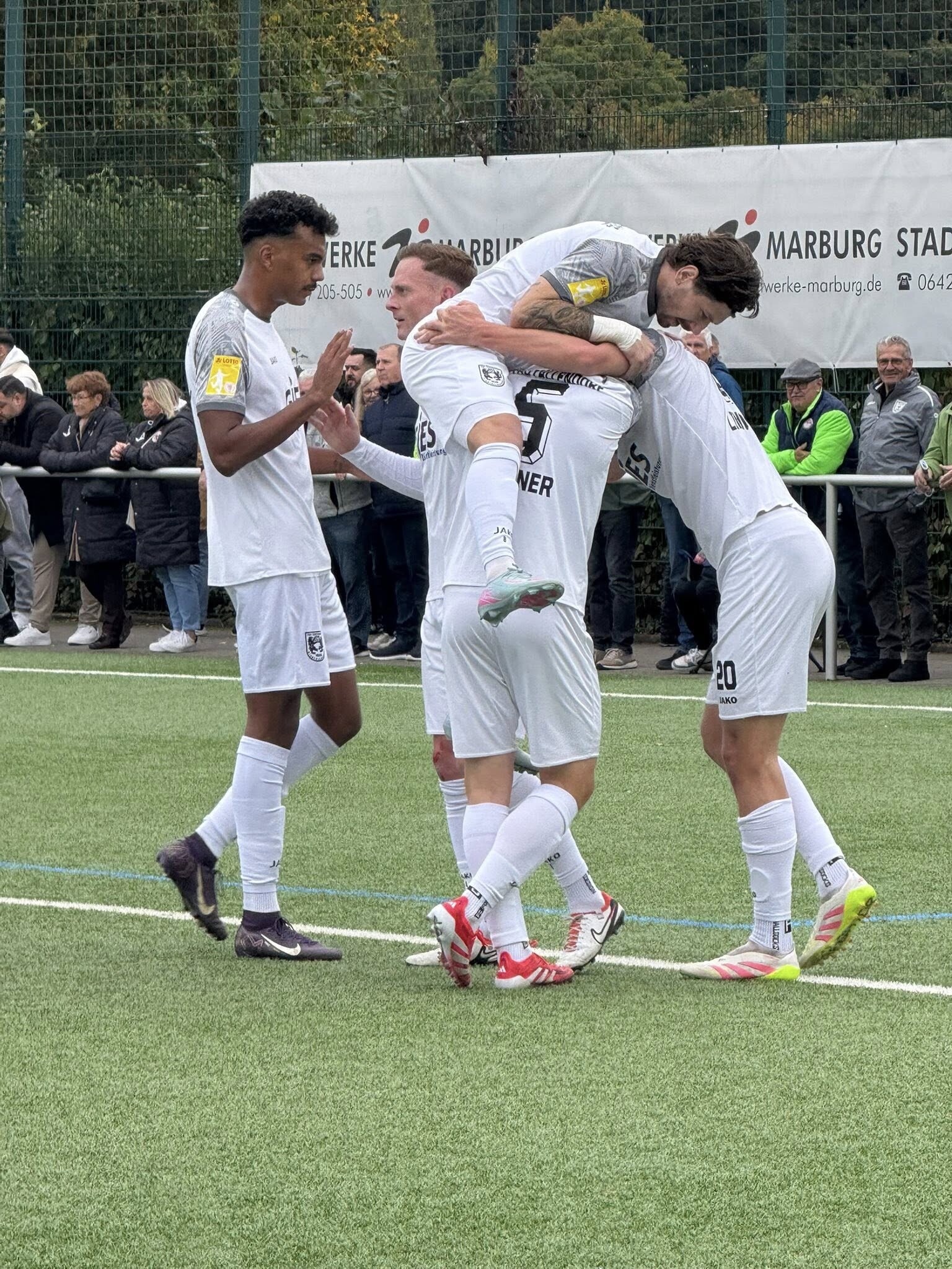 LOTTO Hessenliga: Kein Sieger im Mittelhessen-Derby