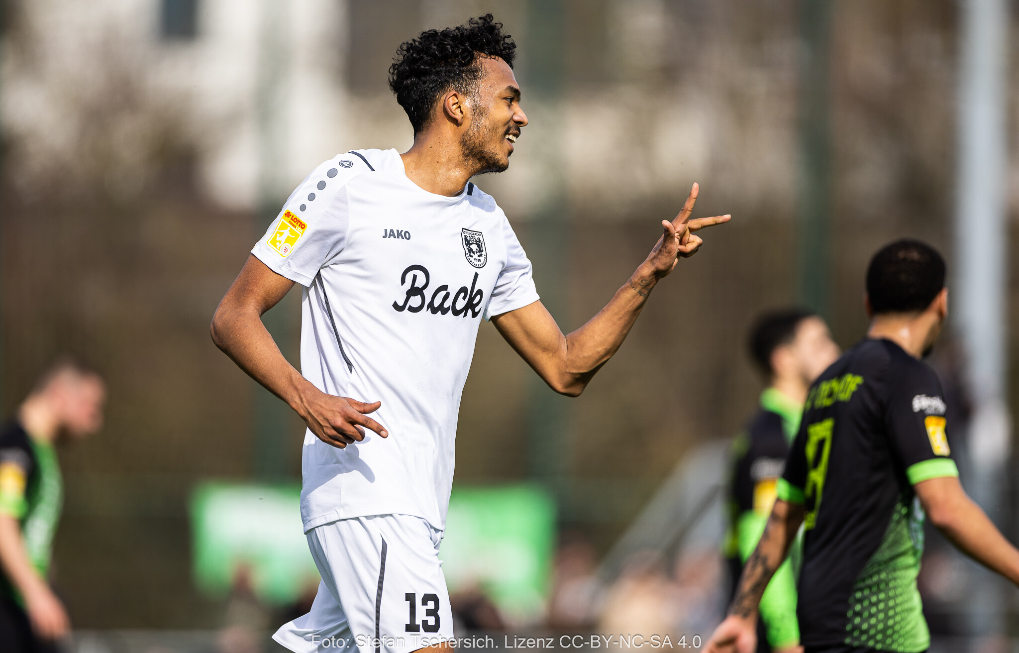 LOTTO Hessenliga: Klarer Sieg über Neuhof !